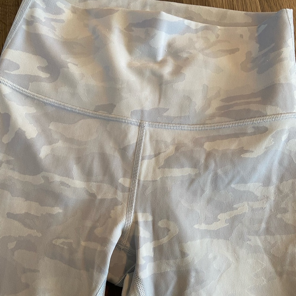 Lululemon Wunder Under Bike Short Ribbed Size 6 - Picture 5 of 13